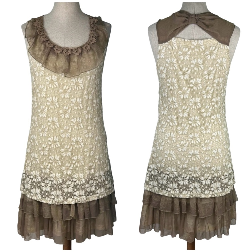 NWOT A'Reve Cream and Brown Lace Detail Top